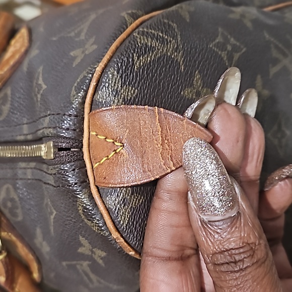 EUC Louis Vuitton Monogram Speedy 30 - Picture 5 of 17